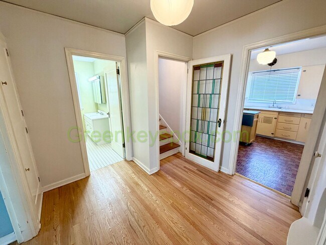 Building Photo - Lovely 3-Bedroom, 2-Bathroom House with Detached Garage in North Portland