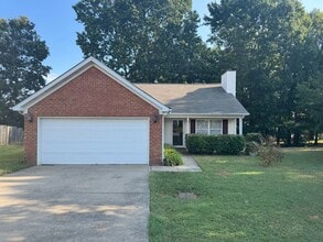 Building Photo - Beautiful 3 bed 2 bath home with open floorplan