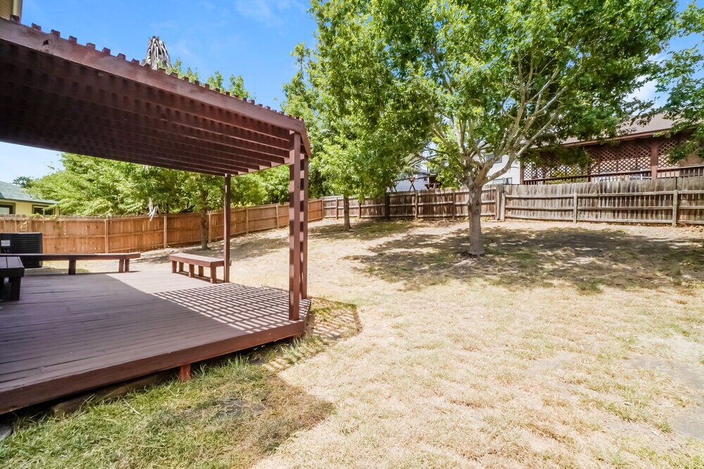 Building Photo - 14430 Bowhill Glen