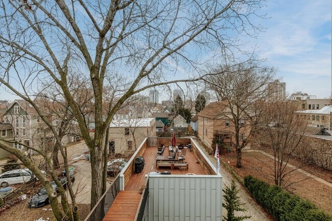 Building Photo - 1730 N Franklin Pl