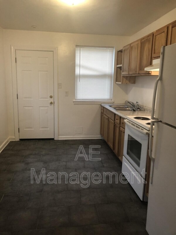 Building Photo - 1523 Des Moines Ave