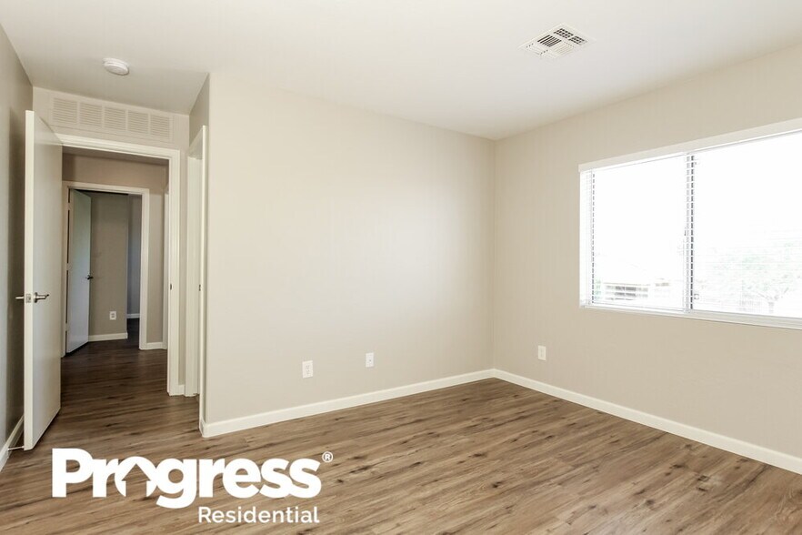 Building Photo - 12602 W Windrose Dr