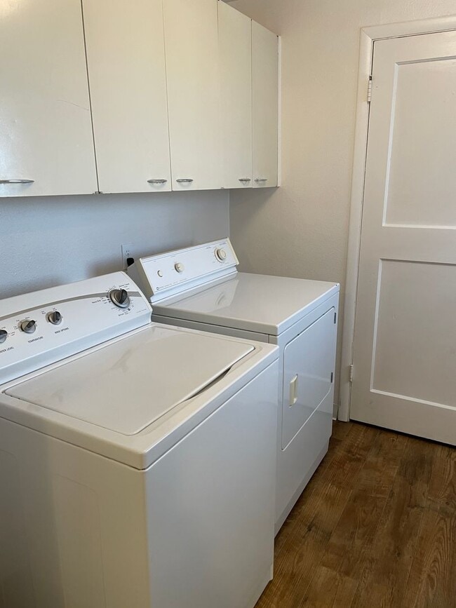 Building Photo - Duplex For Rent / WSG INCLUDED!!!