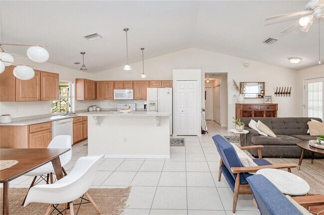Building Photo - 3021 Palm Dr