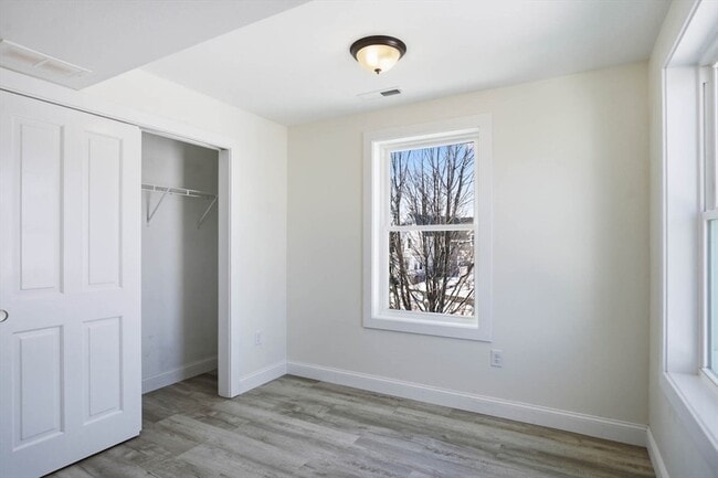 Building Photo - 23 Blake St