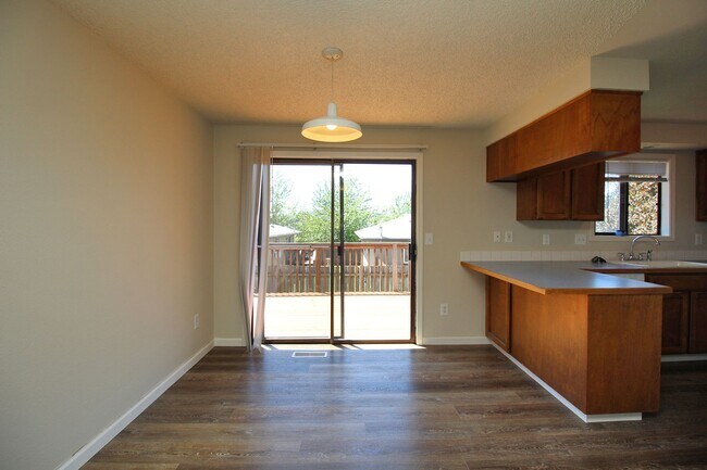 Building Photo - routd01