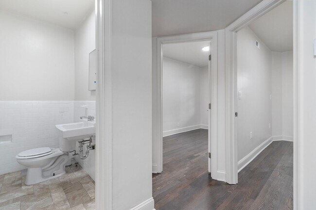 Building Photo - 4713 3rd Pl NW