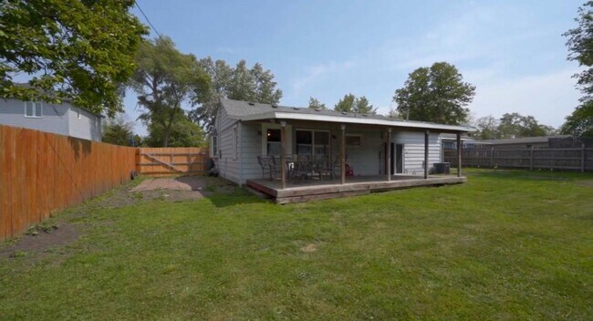 Building Photo - 2303 Sweetbriar Ave