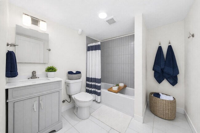 Building Photo - 3037 W Lexington St