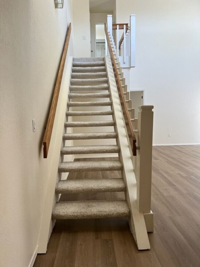 Building Photo - Beautiful 2 Bedroom 2 Bath 2 Car Garage Town House in the foot hills COMING SOON! Available 12/22...