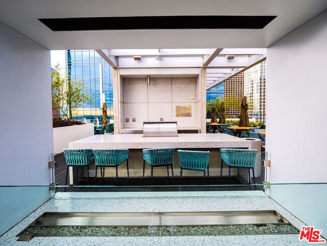 Building Photo - 877 Francisco St