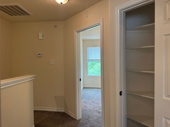 Building Photo - Town home for rent