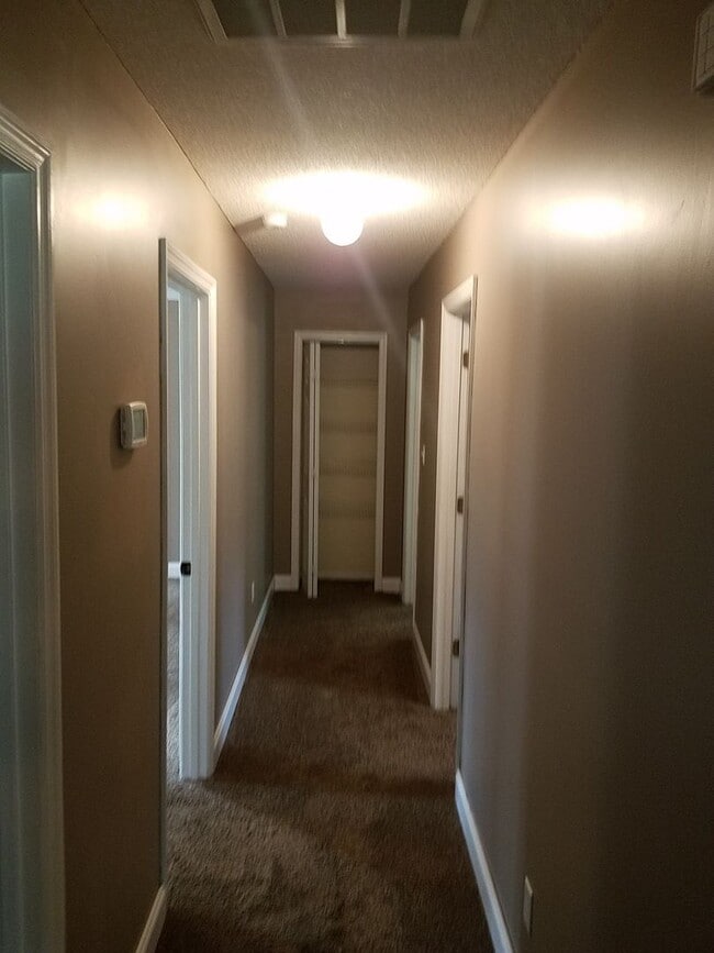 Building Photo - Spacious 3BR Brick Home with Open Split Floor Plan & Tiled Back Porch on Nearly an Acre