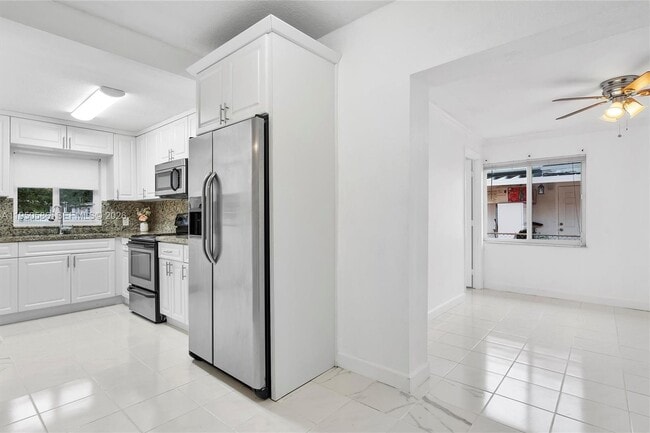 Building Photo - 934 E 22nd St