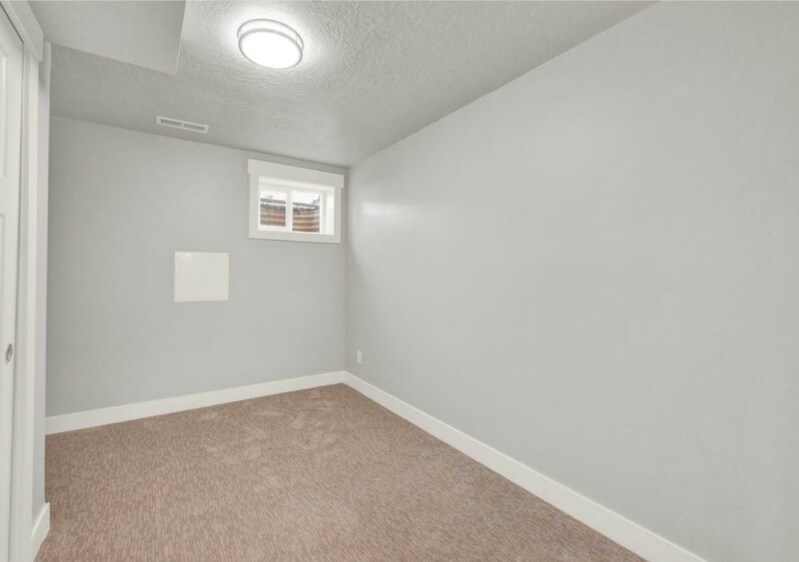 Building Photo - 1140 500 N