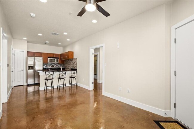 Building Photo - 1807 Poquito St