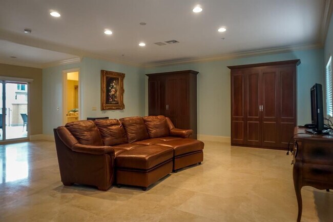 Building Photo - 3035 Riomar St