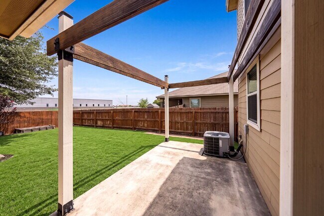 Building Photo - Better Than New and Unlike Anything Else in Villa Del Sol
