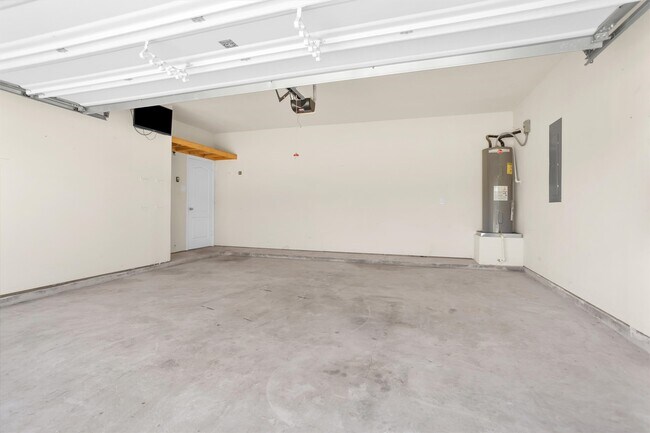 Building Photo - 223 Shoreview Dr