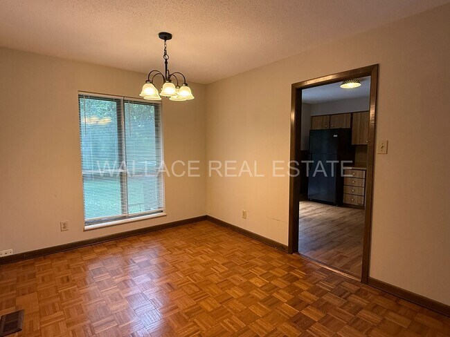 Building Photo - 4 BEDROOM HOUSE IN KINGS GATE SUBDIVISION ...