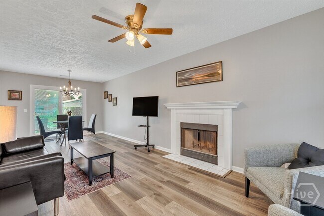 Building Photo - 11 Ropemaker Ct