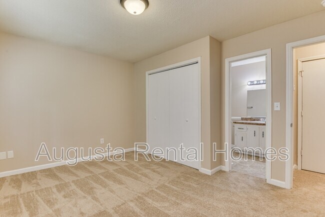 Building Photo - 3510 Woodlake Rd