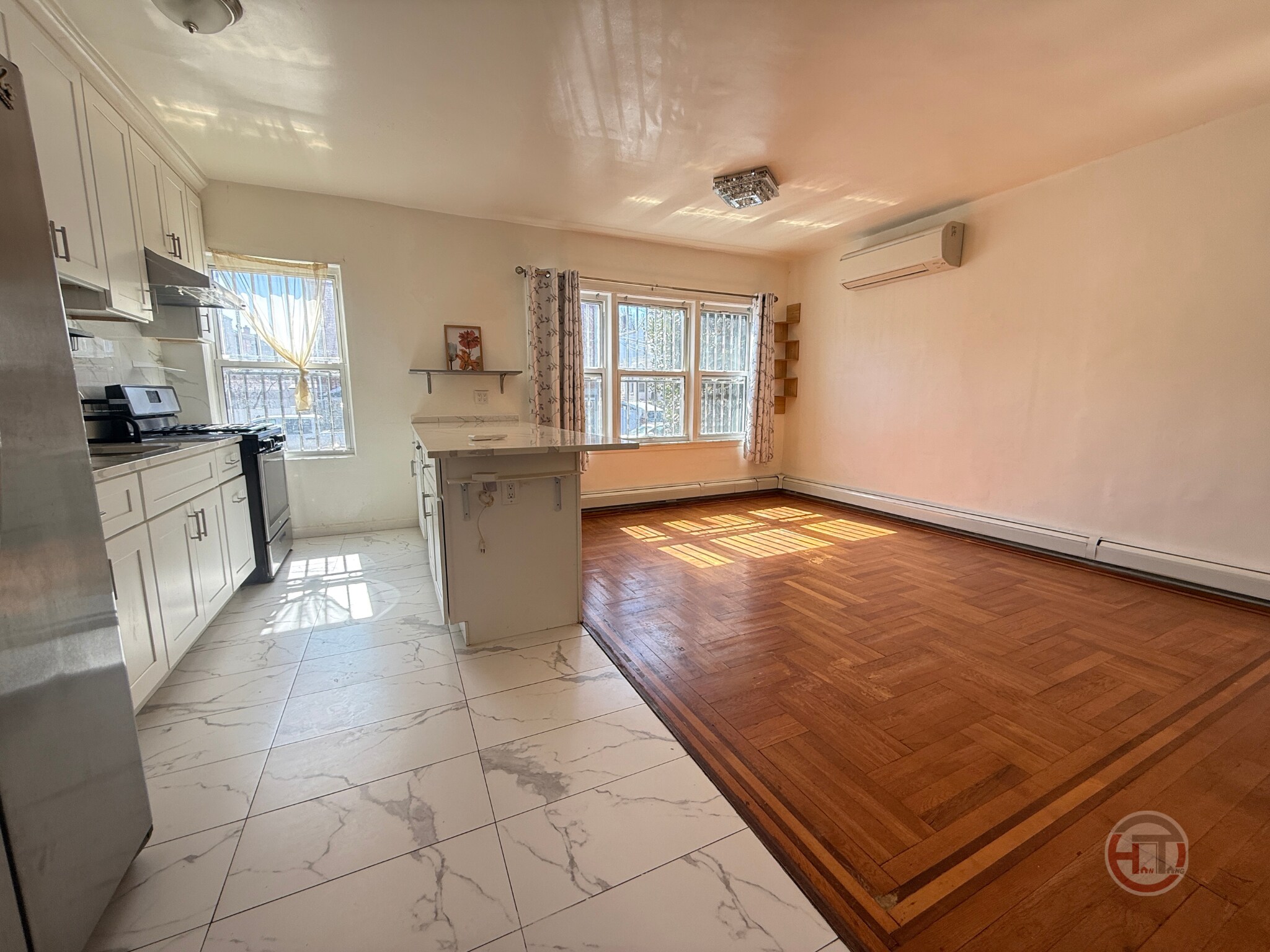 Building Photo - 2889 E 195th St