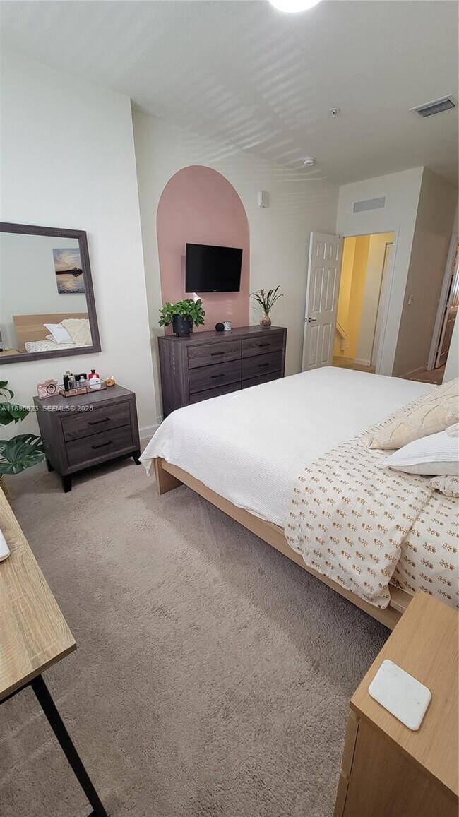 Building Photo - 10630 NW 88th St