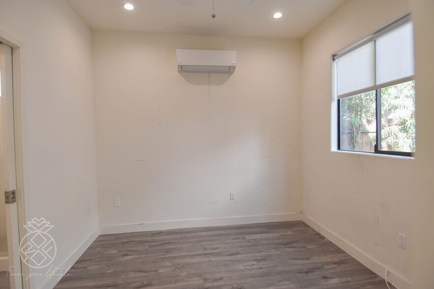 Building Photo - 905 Parkman Ave