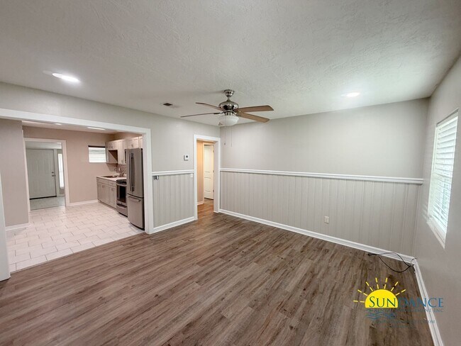 Building Photo - Charming 2 Bedroom Unit in Niceville!
