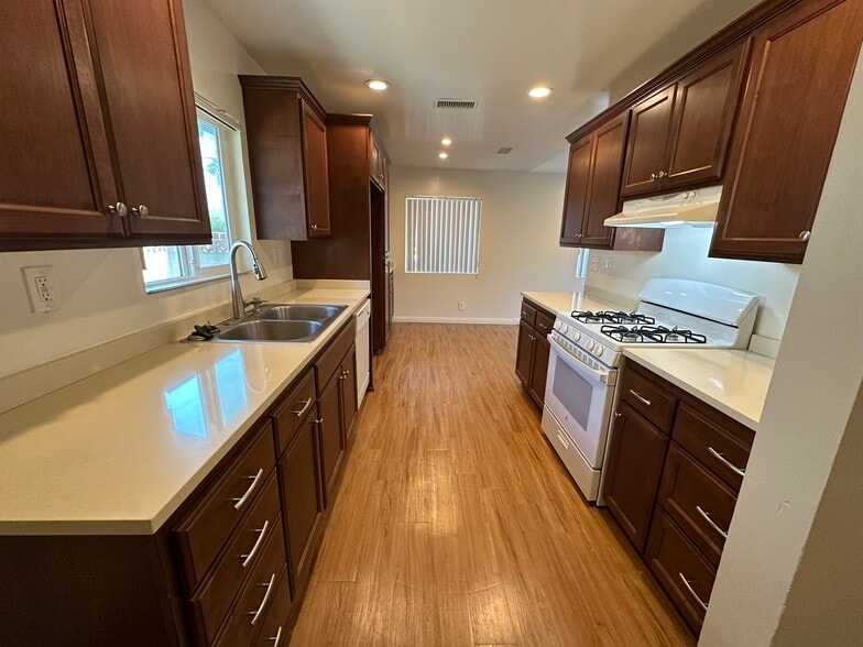 Building Photo - 1364 Marline Ave