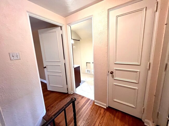 Building Photo - Pittsburgh - 3 Bedroom 1.5 Bathroom - Stunning Home