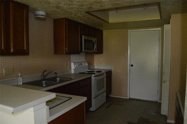Building Photo - 4929 Meadow Pl Dr