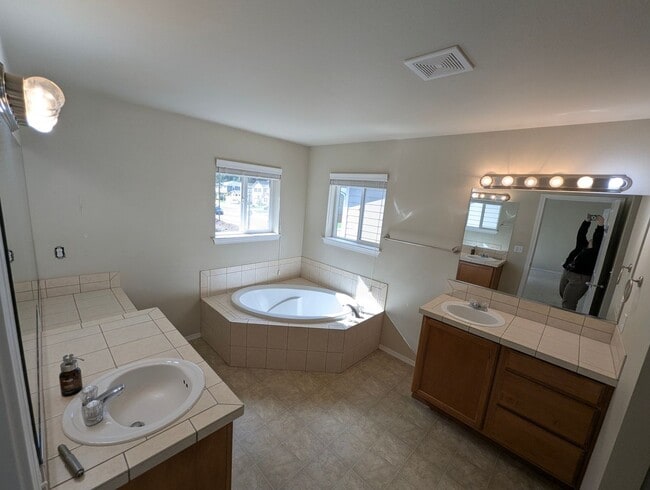 Building Photo - Three Bedroom, 2 Bath Home with New Carpet...