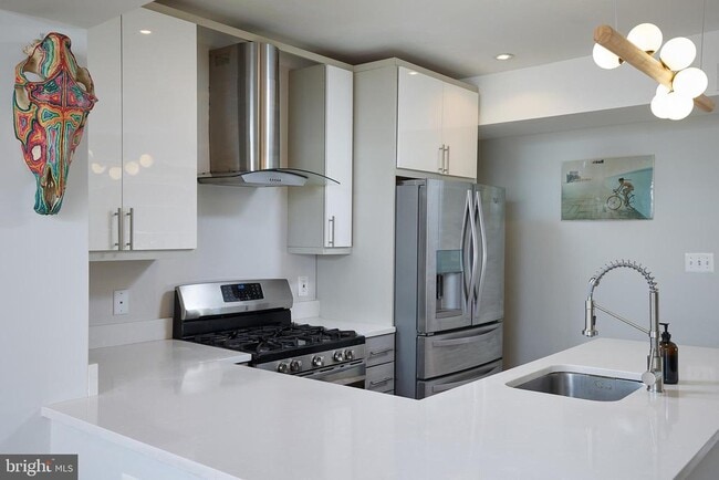 Building Photo - 421 Longfellow St NW