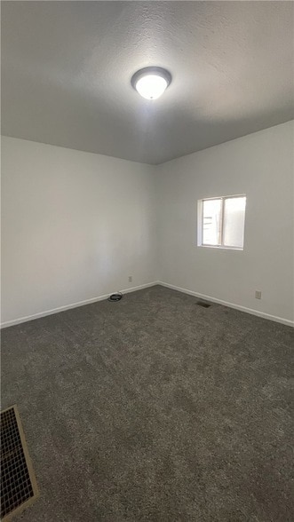 Building Photo - 424 W 7th Ave