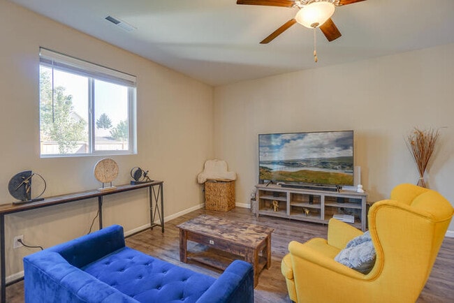 Building Photo - NEWER THREE BEDROOM IN ORCHARDS