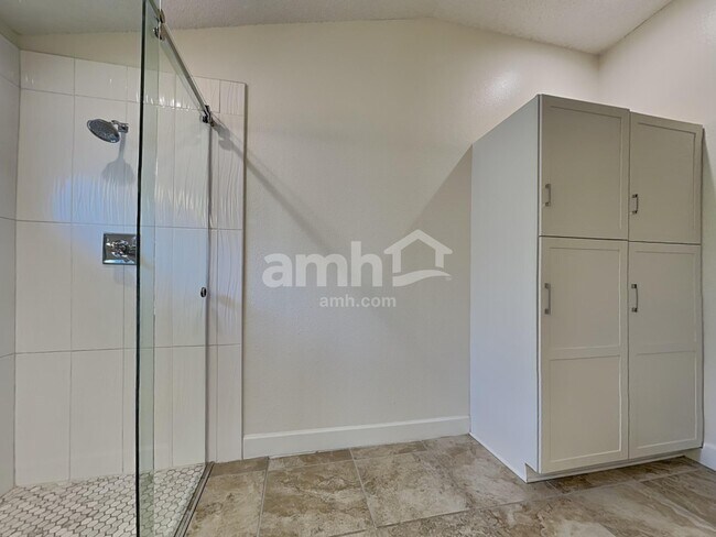 Building Photo - 1415 Compton St