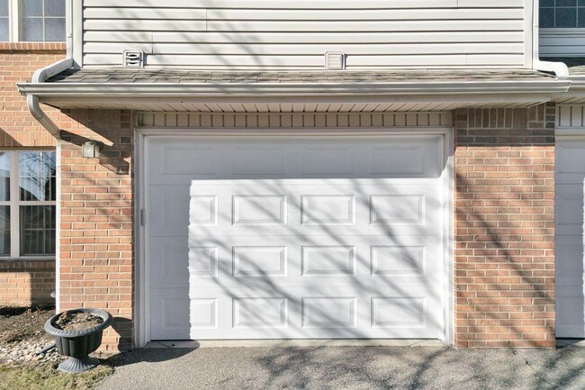 Building Photo - 352 Brookfield Dr