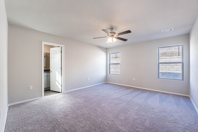 Building Photo - Beautiful Home!