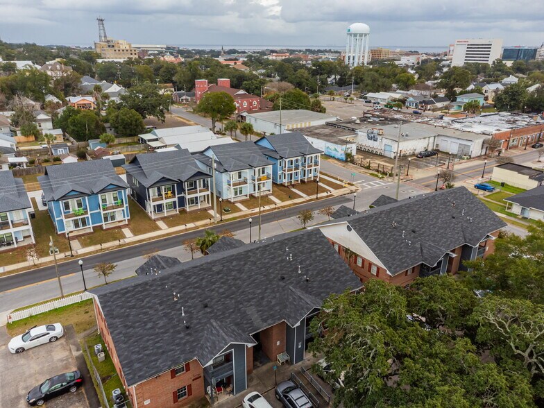 Building Photo - 520 N De Villiers St