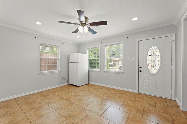 Building Photo - 519 Guyer St