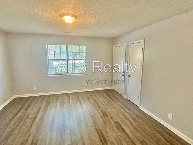 Building Photo - 8460 Pineland Dr