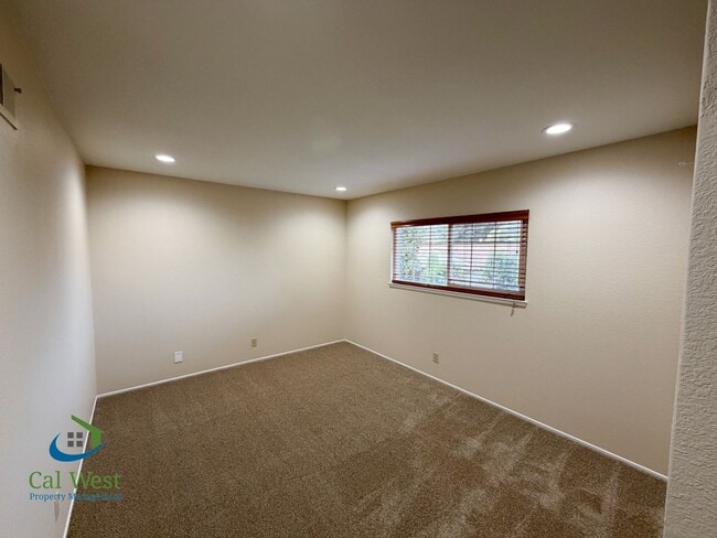 Building Photo - $4995 - Beautiful and Well Maintained South Gilroy Home w/ Salt Water Pool!!