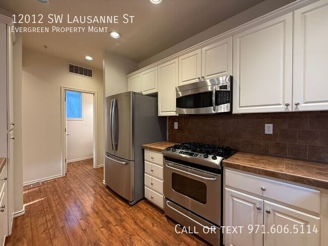 Building Photo - 12012 SW Lausanne St