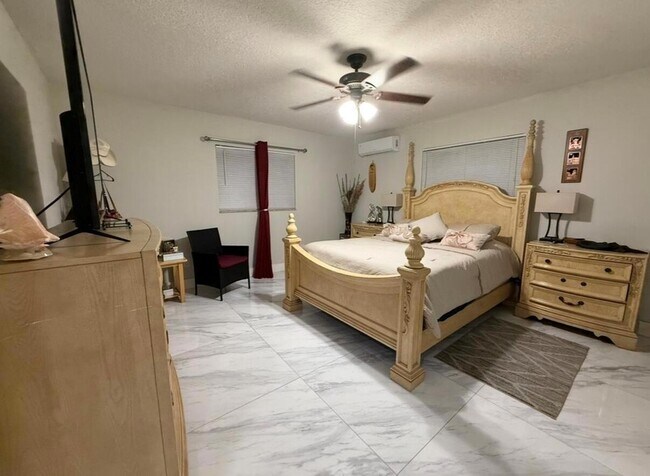 Building Photo - 1082 SW Bellevue Ave