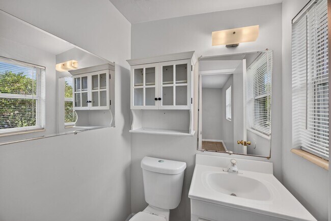 Building Photo - 87 Saratoga Cir S
