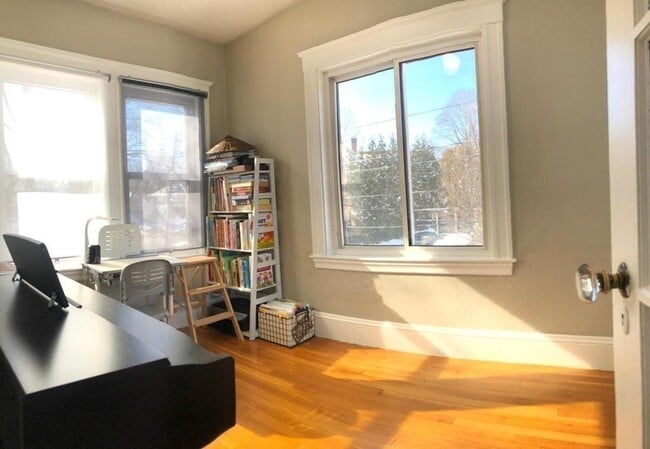 Building Photo - 54 Lothrop St