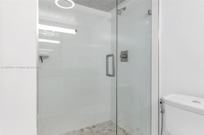 Building Photo - 1690 NE 191st St