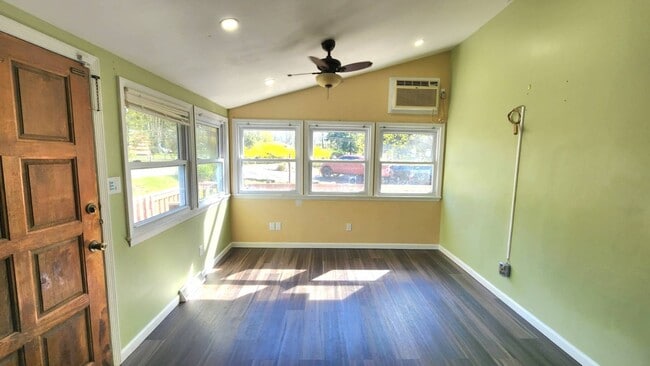 Building Photo - 9 Shirley Dr